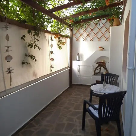 Medousa Adamantas (Milos)